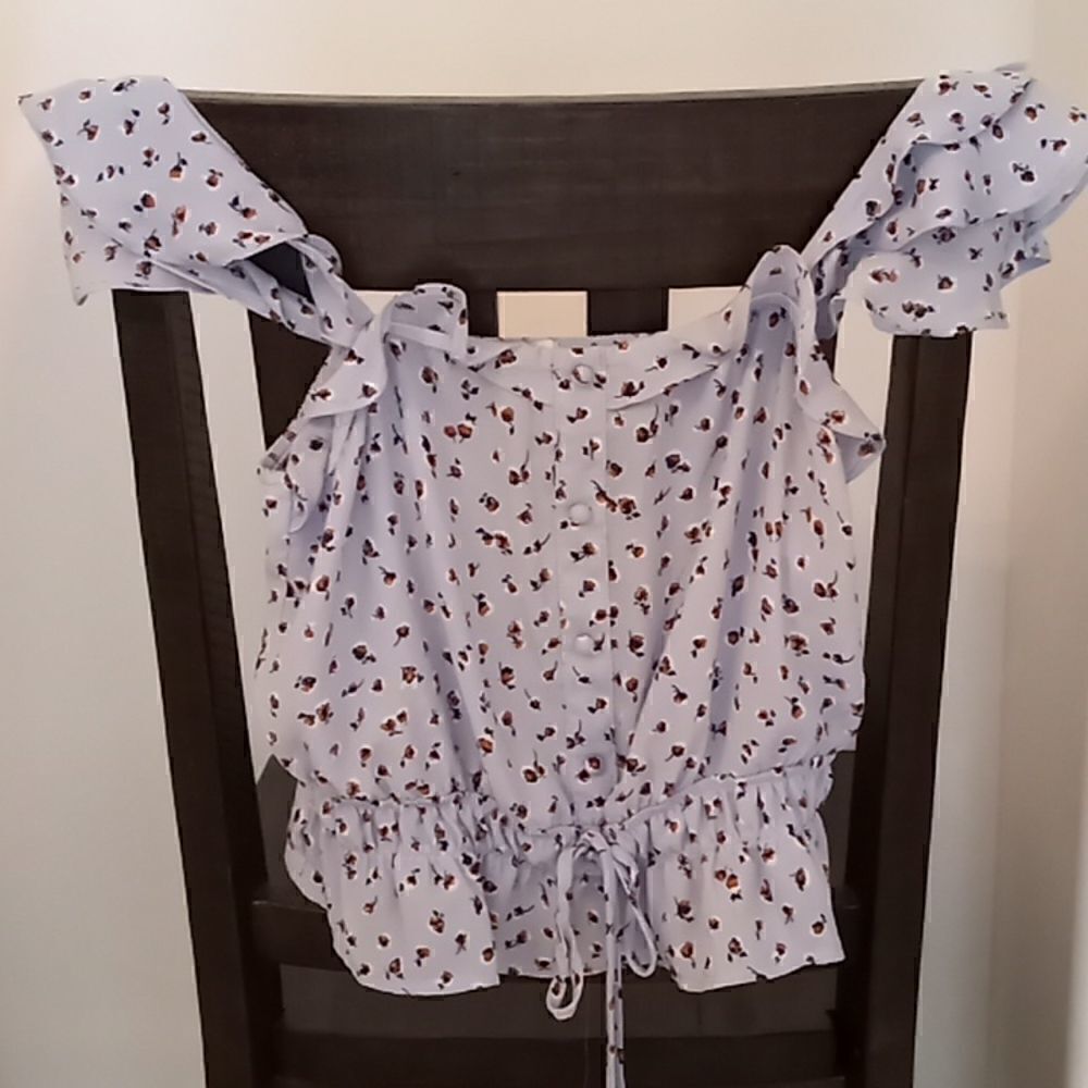 Sienna Sky off shoulder crop top